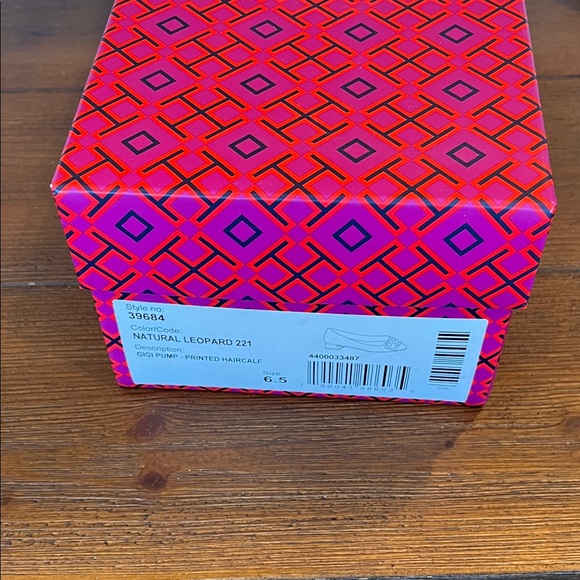 Tory Burch Gigi Pump printed haircalf Natural Leopard Flats with Gold Accents - Picture 11 of 11